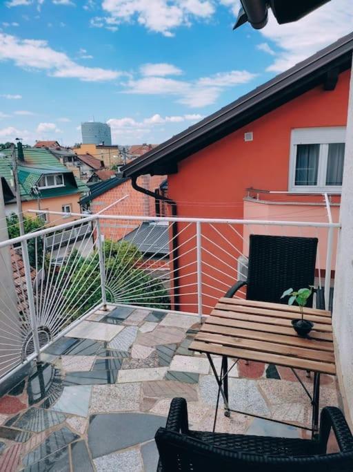Udoban Stan Sa Terasom U Mirnom Okruzenju Apartment Zagreb Bagian luar foto