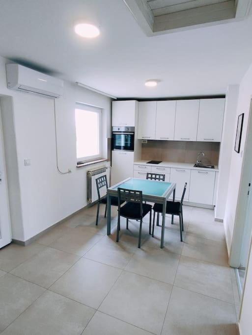 Udoban Stan Sa Terasom U Mirnom Okruzenju Apartment Zagreb Bagian luar foto